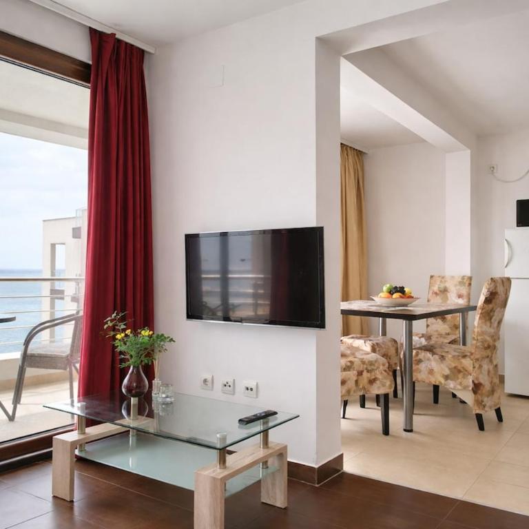 Coastal Apartment with Terrace & Pool - One-Bedroom Apartment - 2