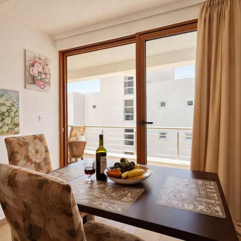 Coastal Apartment with Terrace & Pool - One-Bedroom Apartment - 10