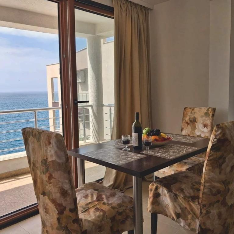 Coastal Apartment with Terrace & Pool - One-Bedroom Apartment - 1