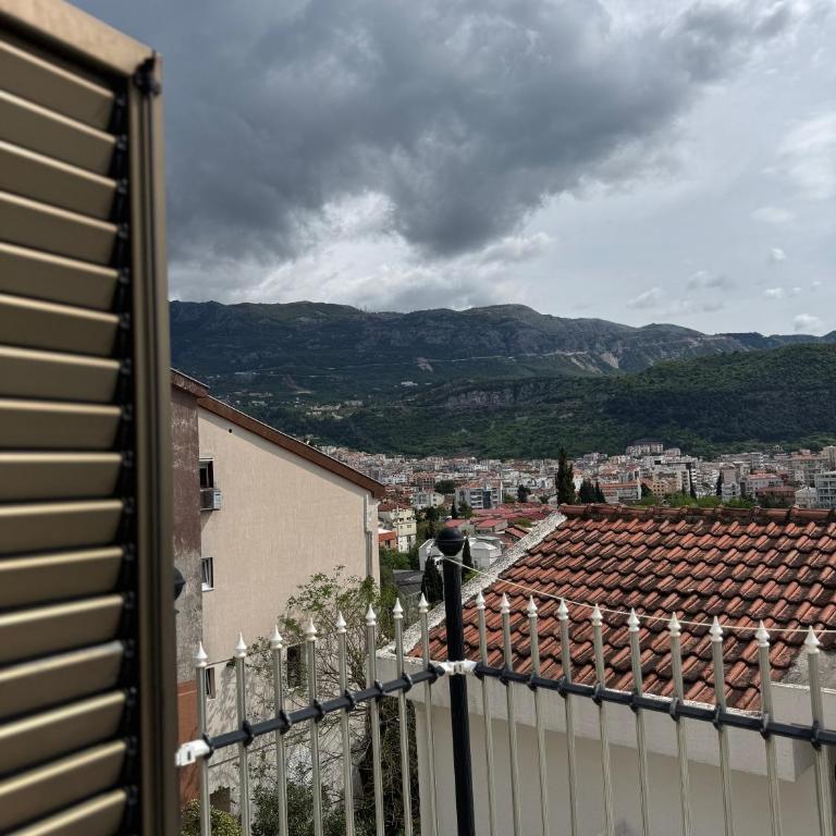 Apartments Top of Budva - Dvokrevetna Soba sa Bračnim Krevetom i Pogledom na More - 10