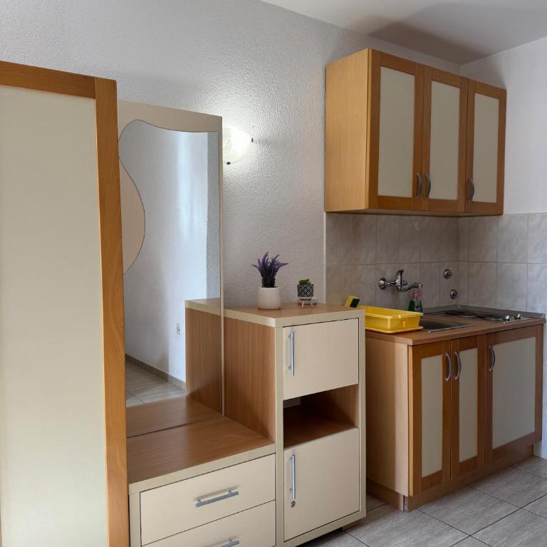 Apartments Top of Budva - Dvokrevetna Soba sa Bračnim Krevetom i Pogledom na More - 16