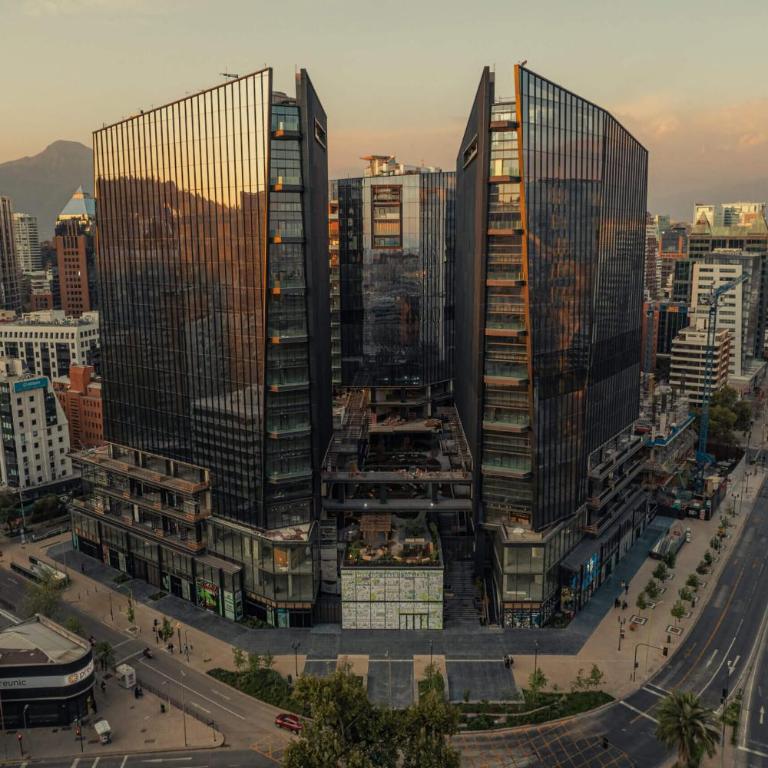 HOM I Mall MUT I Metro Tobalaba I Costanera Center - Estudio - 2