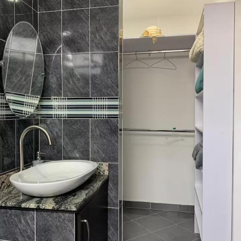 Ático Laureles - Habitación Doble con baño privado - 15