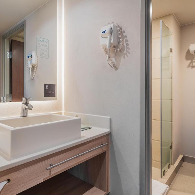 City Express Suites by Marriott Queretaro - Queen Room - 1