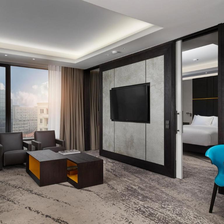 Hilton Belgrade - Suite sa 1 Spavaćom Sobom i Korišćenjem Salona – Bračni Krevet (King-size) - 2