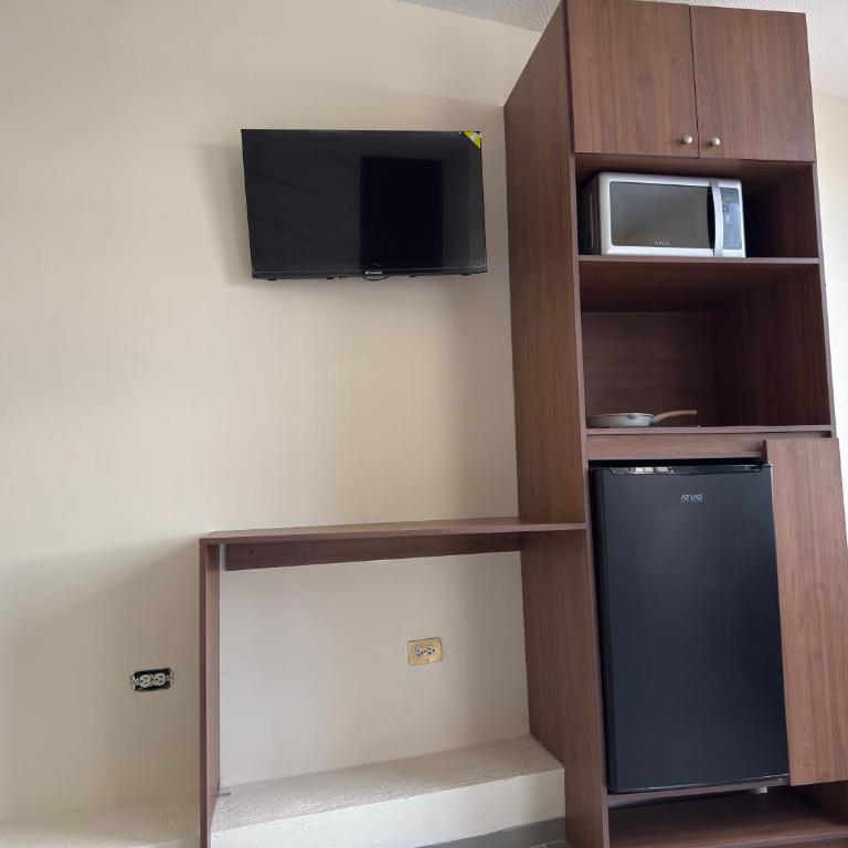 Moderna habitación baño privado TV pet friendly - Double Room with Private Bathroom - 3
