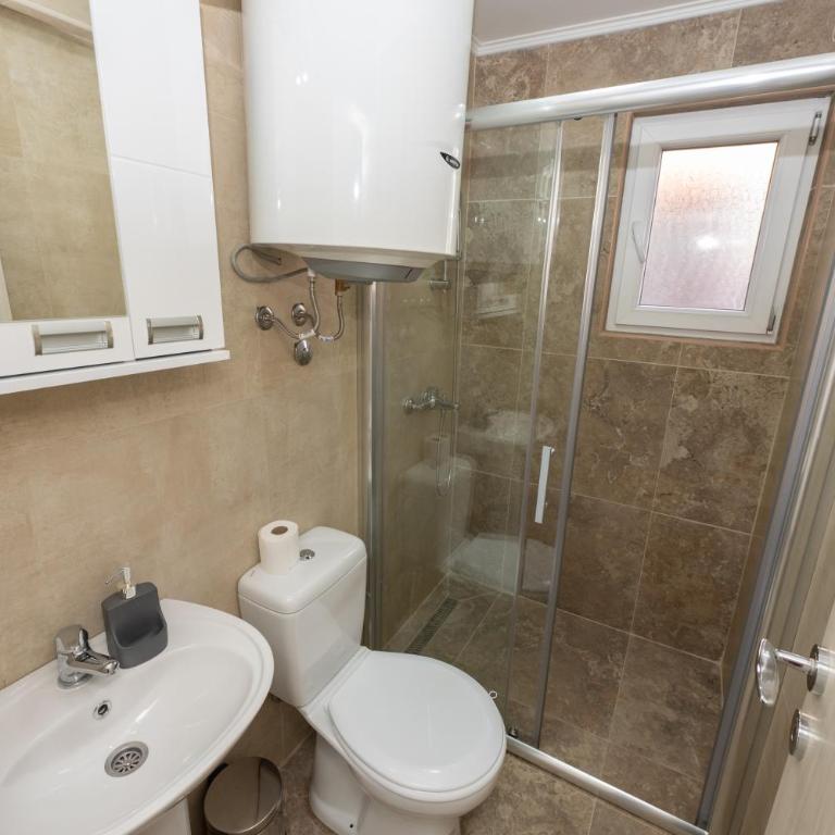 Apartmani Dino Kolasin - Dvokrevetna Soba sa Zasebnim Krevetima i Kupatilom - 2