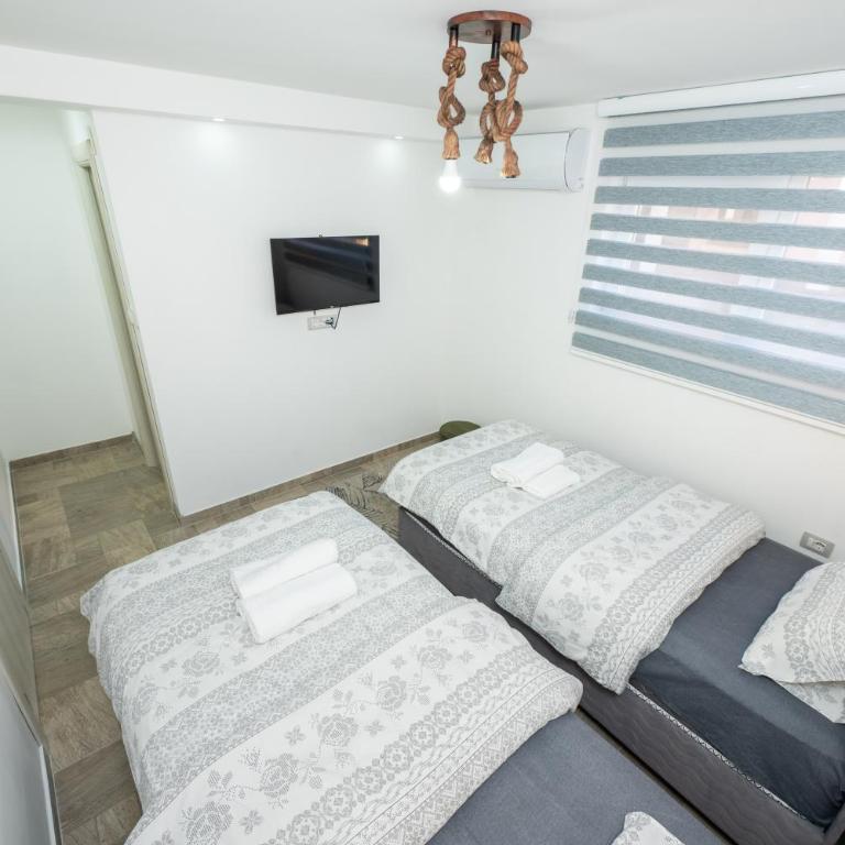 Apartmani Dino Kolasin - Dvokrevetna Soba sa Zasebnim Krevetima i Kupatilom - 5
