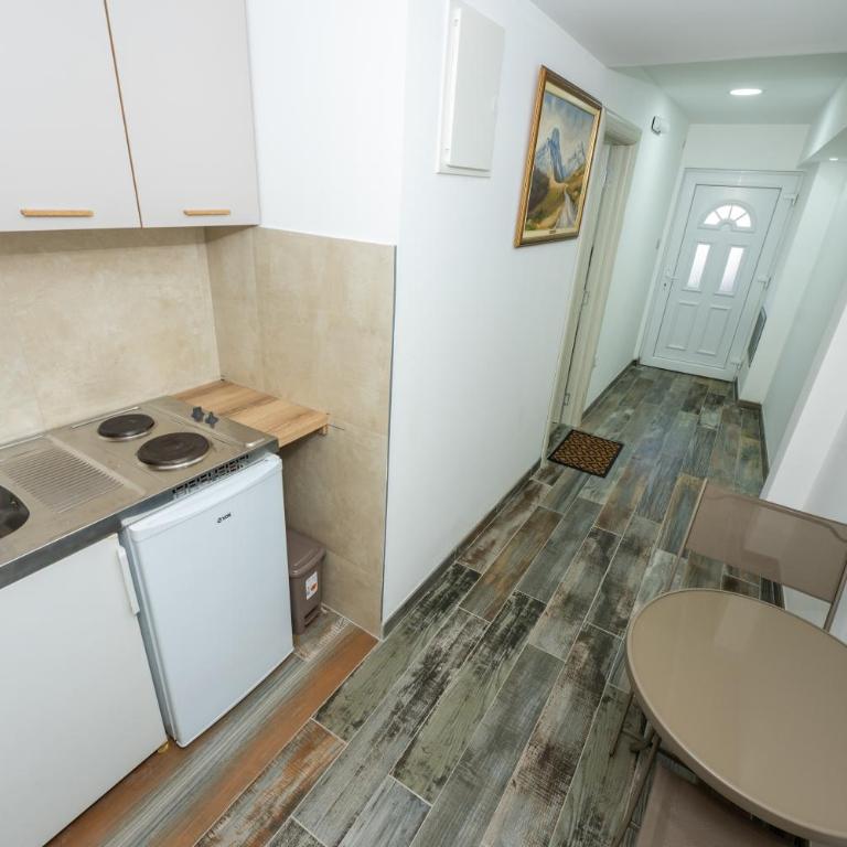Apartmani Dino Kolasin - Dvokrevetna Soba sa Zasebnim Krevetima i Kupatilom - 9