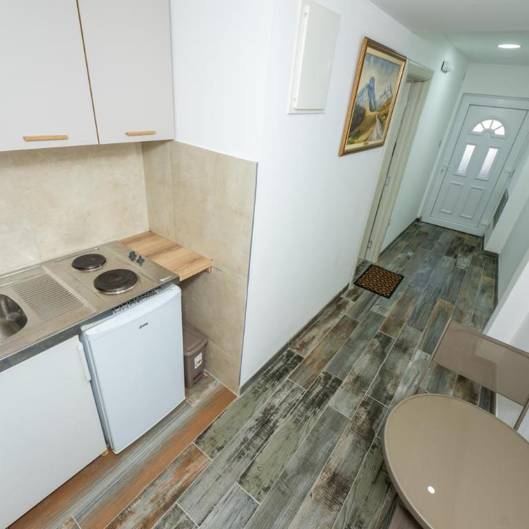 Apartmani Dino Kolasin - Dvokrevetna Soba sa Zasebnim Krevetima i Kupatilom - 8