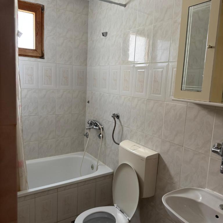 Apartments Top of Budva - Trokrevetna Soba s Pogledom na Vrt - 4