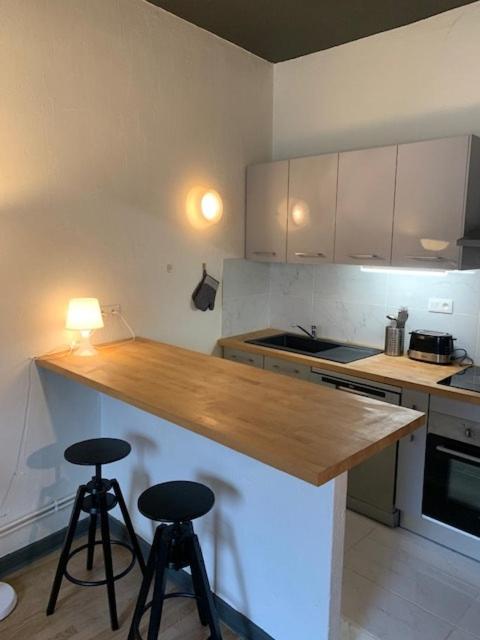 Calme & proche centre - Immeuble béarnais typique - Appartement 1 Chambre - 2