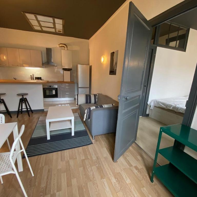 Calme & proche centre - Immeuble béarnais typique - Appartement 1 Chambre - 6