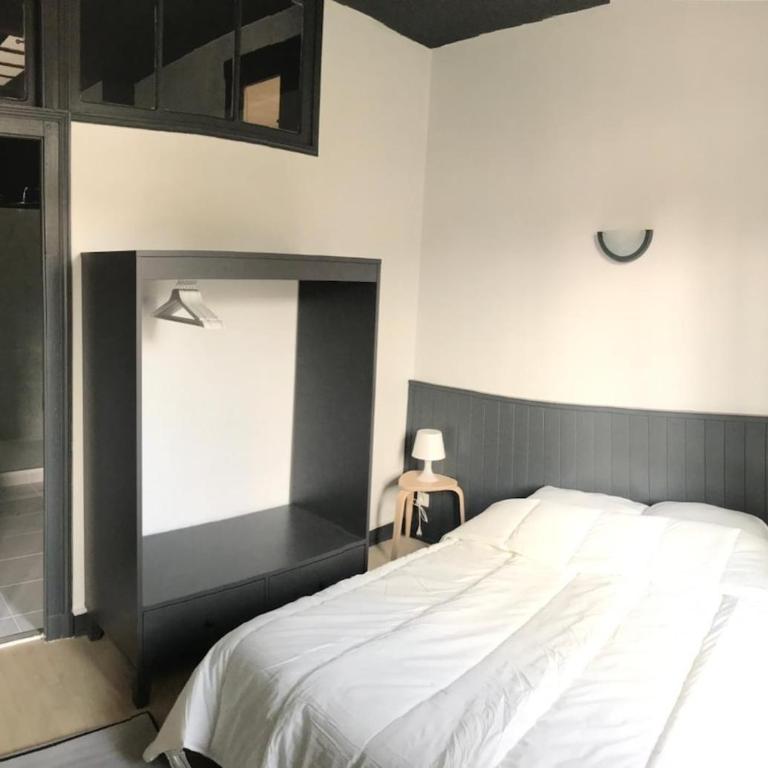 Calme & proche centre - Immeuble béarnais typique - Appartement 1 Chambre - 11