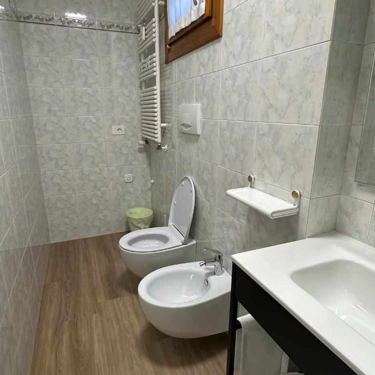 B&B Piano B - Camera Doppia con Letti Singoli con Bagno - 2