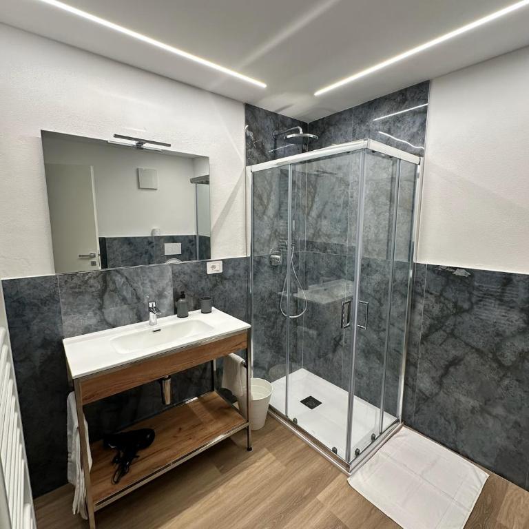 B&B Piano B - Camera Doppia con Letti Singoli e Bagno in Comune - 10