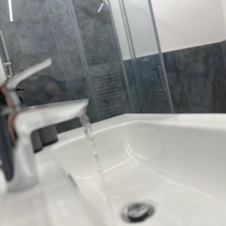 B&B Piano B - Camera Doppia con Letti Singoli e Bagno in Comune - 3