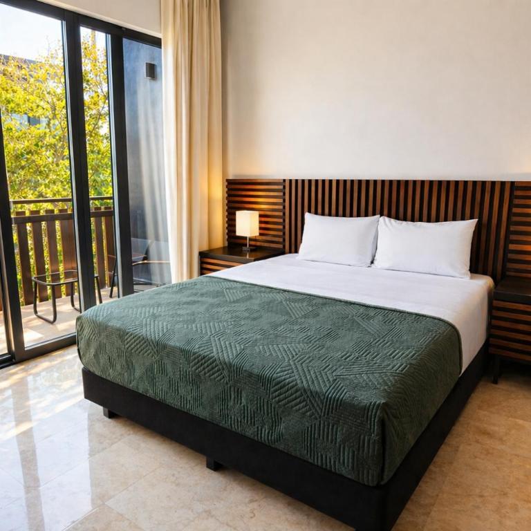 Jungle Guardian - Rooftop Pool & Beach Club in Zona Hotelera Tulum - One-Bedroom Apartment with Balcony and Water View - 1