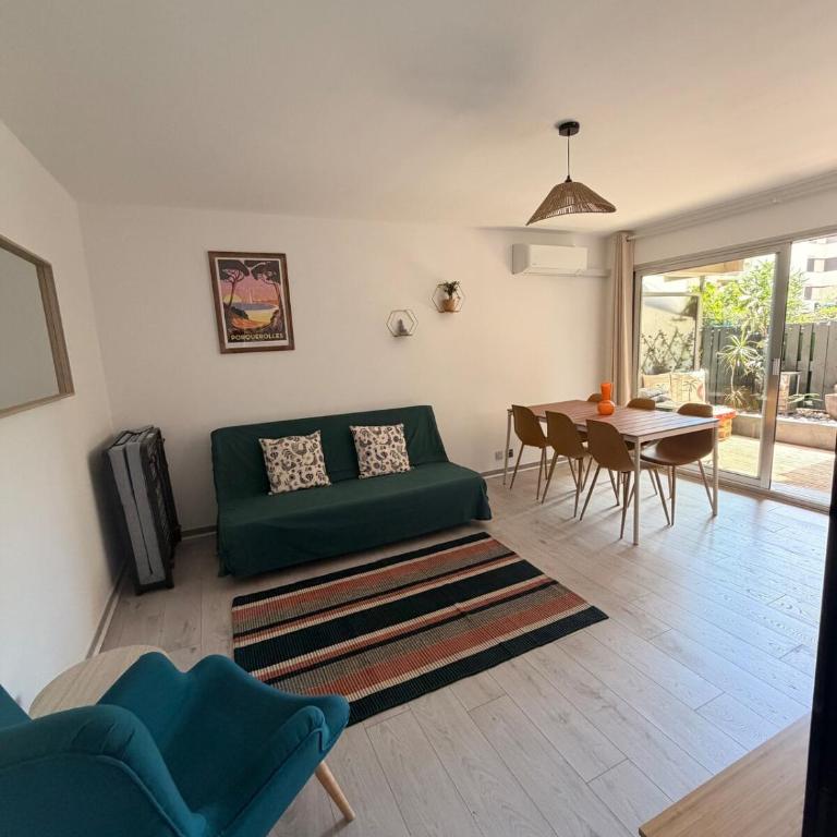 Le Lavandou Grand T2 avec terrasse et parking - Appartamento con 2 Camere da Letto - 1
