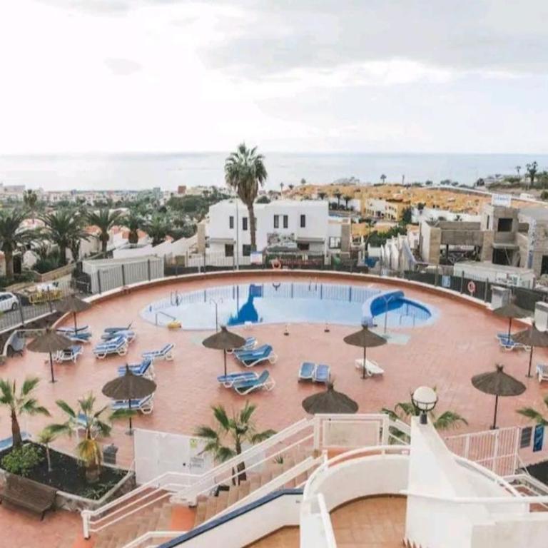 Views, international channels, A-C, pool, bar - Apartamento Estudio - 4