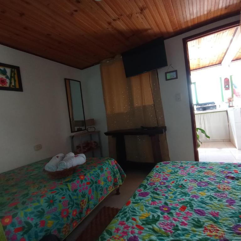 Yerbabuena Guest House Filandia - Habitación Triple con baño privado externo - 3