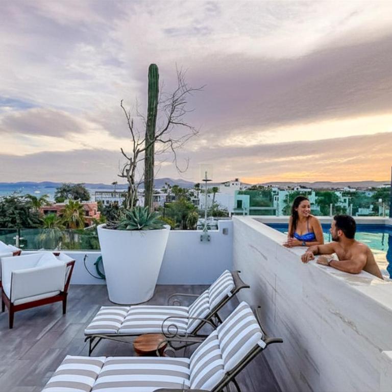 Casa Altamar - Rooftop, vistas y Piscina a pasos del Malecon - Three-Bedroom Vacation Home - 100