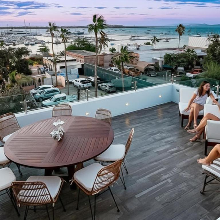 Casa Altamar - Rooftop, vistas y Piscina a pasos del Malecon - Three-Bedroom Vacation Home - 95