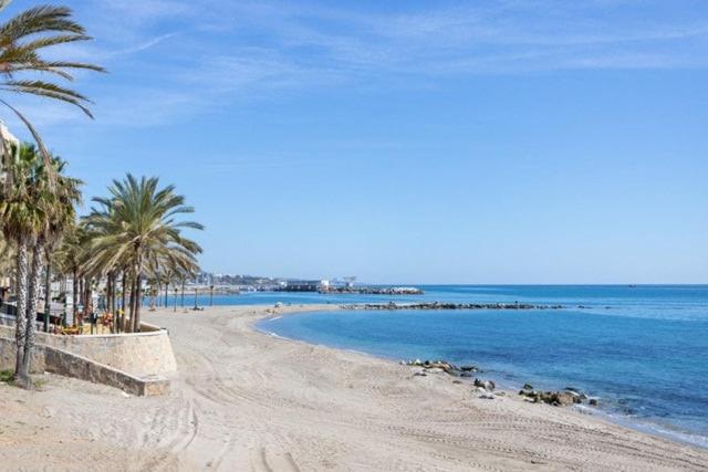 3 Hab. Primera Linea de Playa - Marbella centro - Apartment - 27