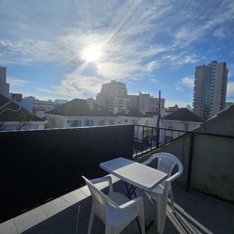 Hostal Gloria Home 6 norte 983 Viña - Family Room with Private Bathroom - 13