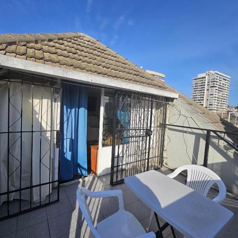 Hostal Gloria Home 6 norte 983 Viña - Family Room with Private Bathroom - 4