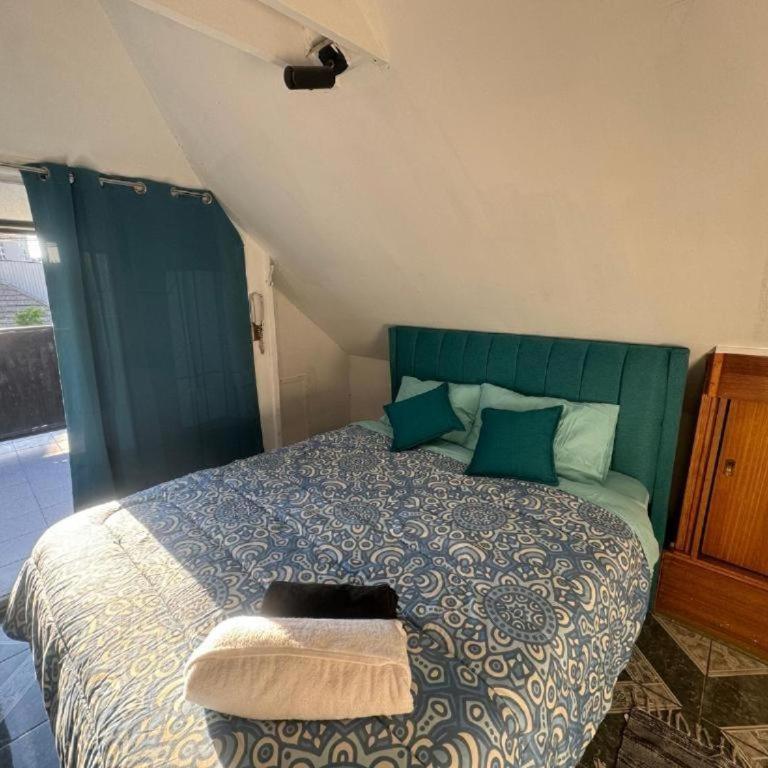 Hostal Gloria Home 6 norte 983 Viña - Family Room with Private Bathroom - 11