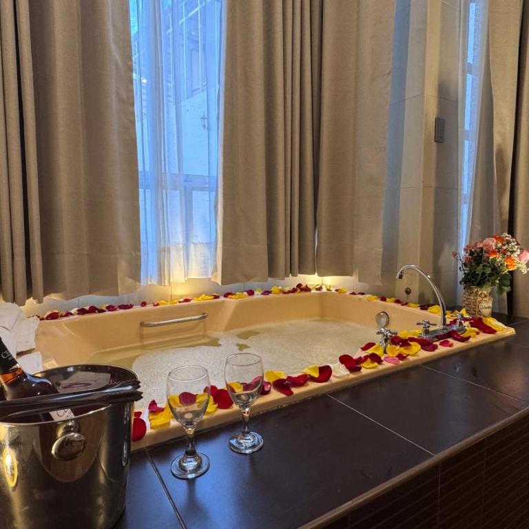 Andari Hoteles - Suite with Hot Tub - 4