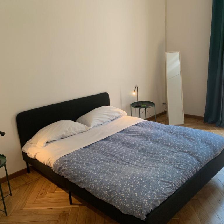 Old City Bologna Rooms and Accomodations - Standard Double Room with Shared Bathroom - 1
