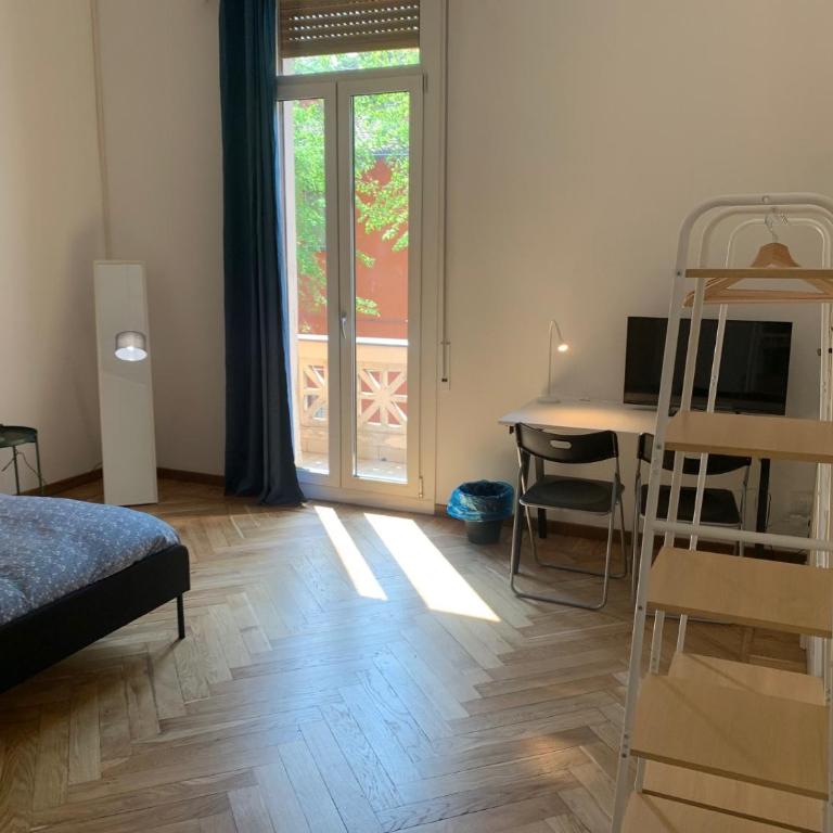 Old City Bologna Rooms and Accomodations - Standard Double Room with Shared Bathroom - 2