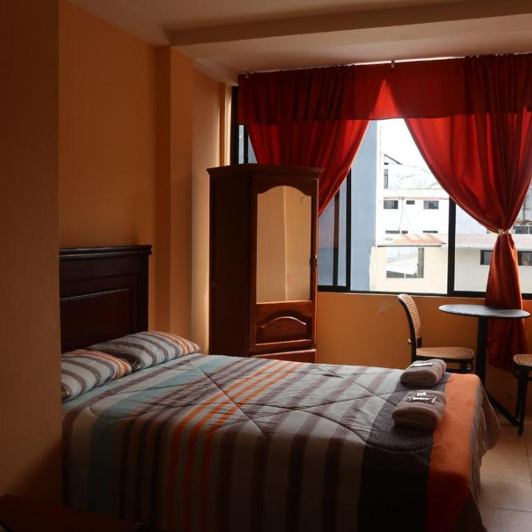 Centro Macas - Double Room with Mountain View - 1