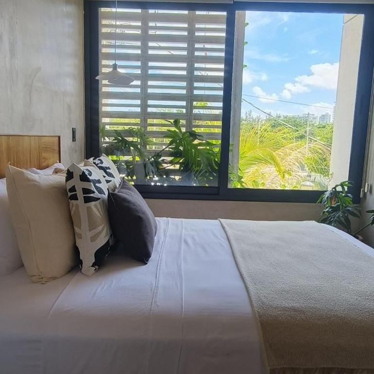 Donceles Plaza - Studio Apartment with One Double Bed - 1