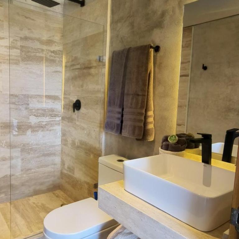 Donceles Plaza - Studio Apartment with One Double Bed - 2