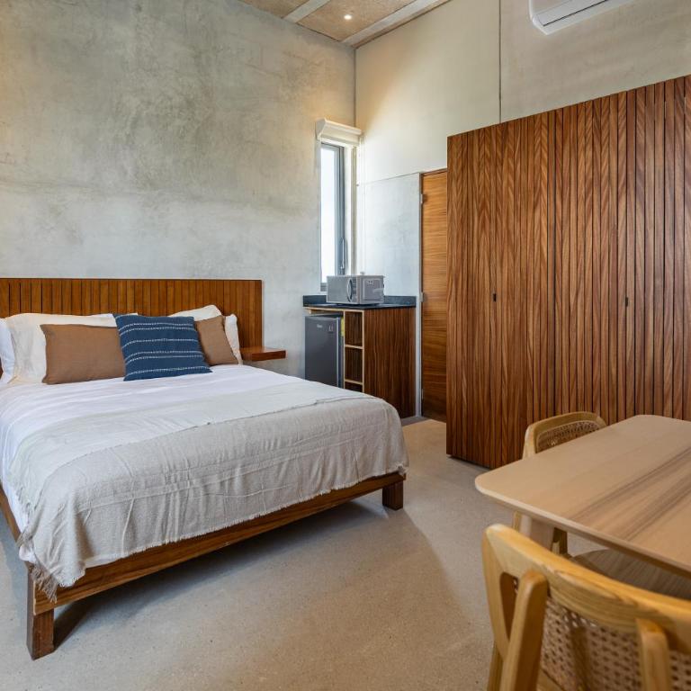 Donceles Plaza - Studio Apartment with Queen Bed - 5