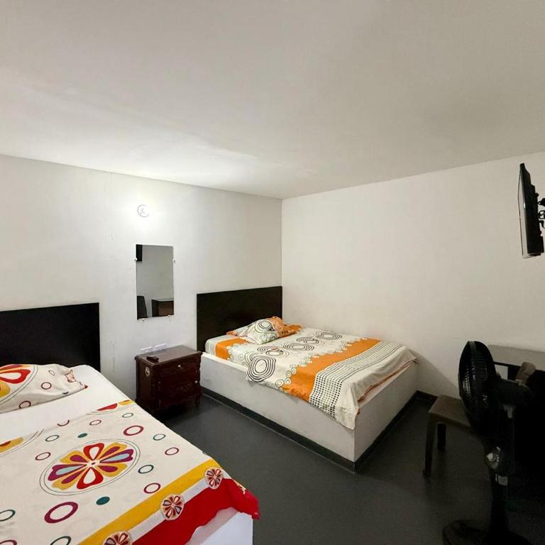 Hospedaje DJ - Habitación Doble con baño privado - 2 camas - 1