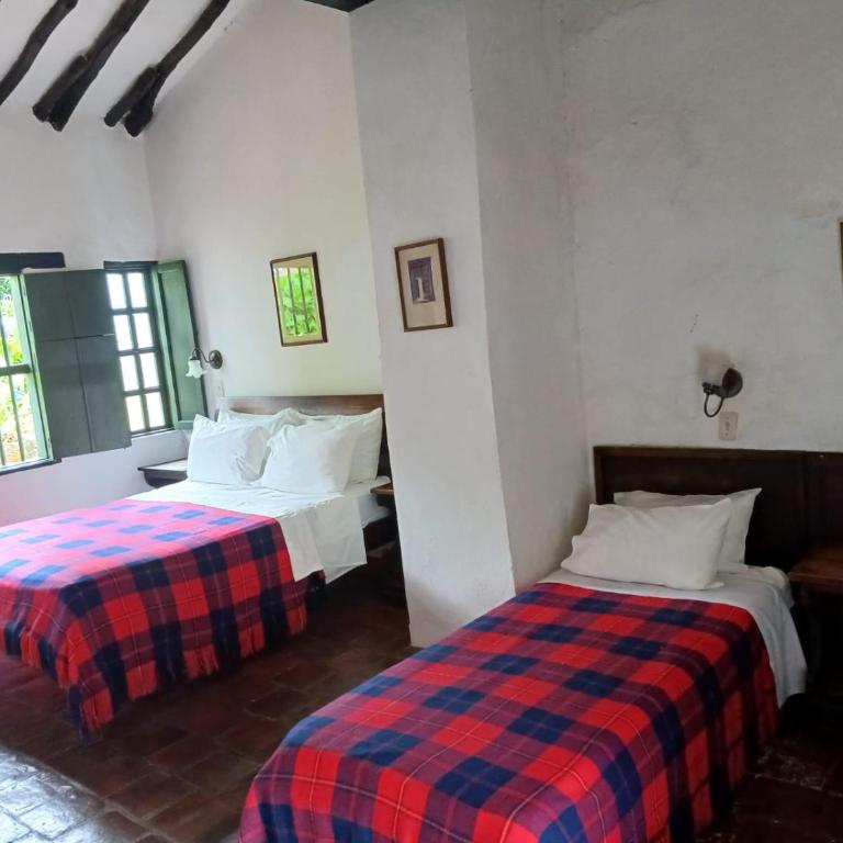 Hotel Mision Santa Barbara - Habitación Clásica - 11