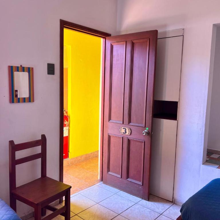 Hostal El Punto - Quadruple Room with Shared Bathroom - 5