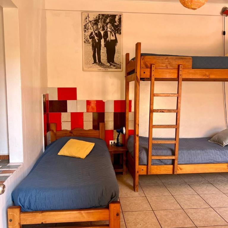 Hostal El Punto - Quadruple Room with Shared Bathroom - 4