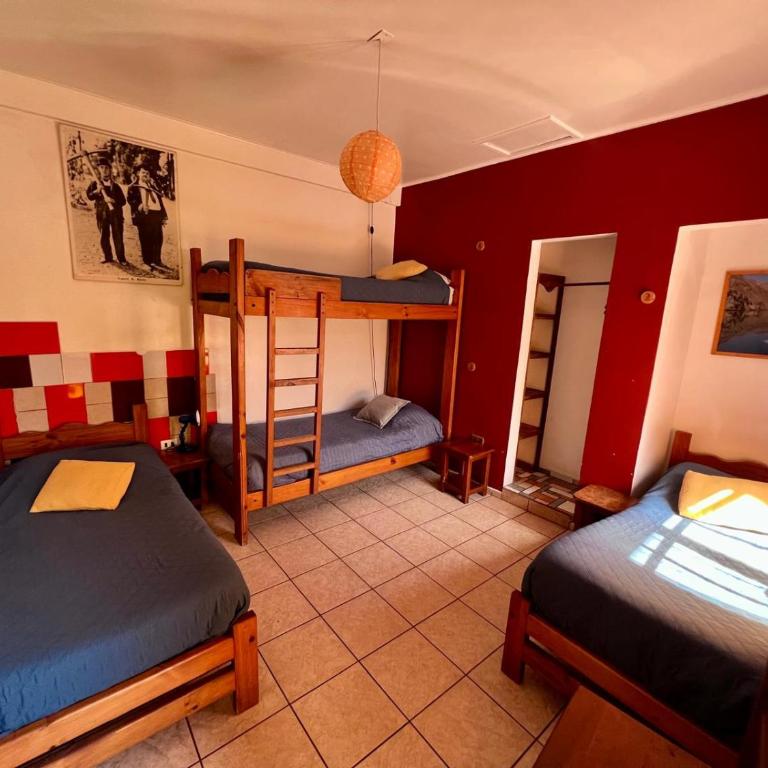 Hostal El Punto - Quadruple Room with Shared Bathroom - 3