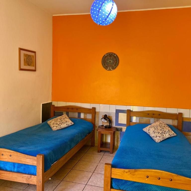 Hostal El Punto - Twin Room with Shared Bathroom - 3