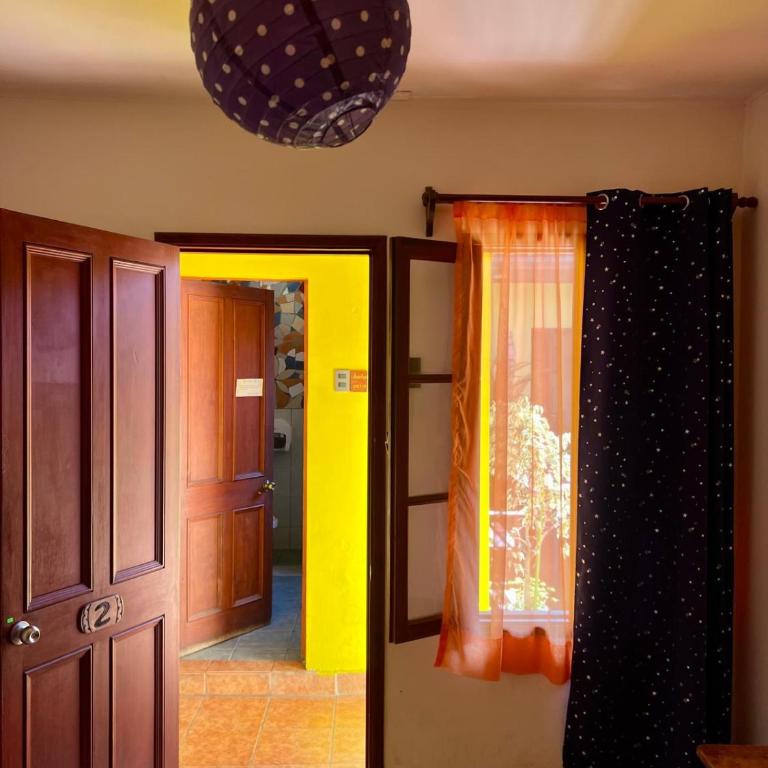 Hostal El Punto - Twin Room with Shared Bathroom - 4