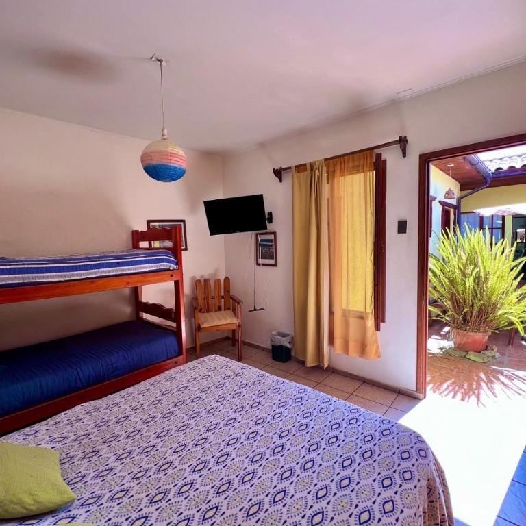 Hostal El Punto - Quadruple Room with Shared Bathroom - 2
