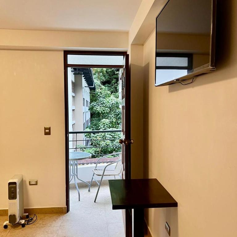 PisonayMapiHotelBoutique - Habitación con cama extragrande y vistas a la montaña - 12