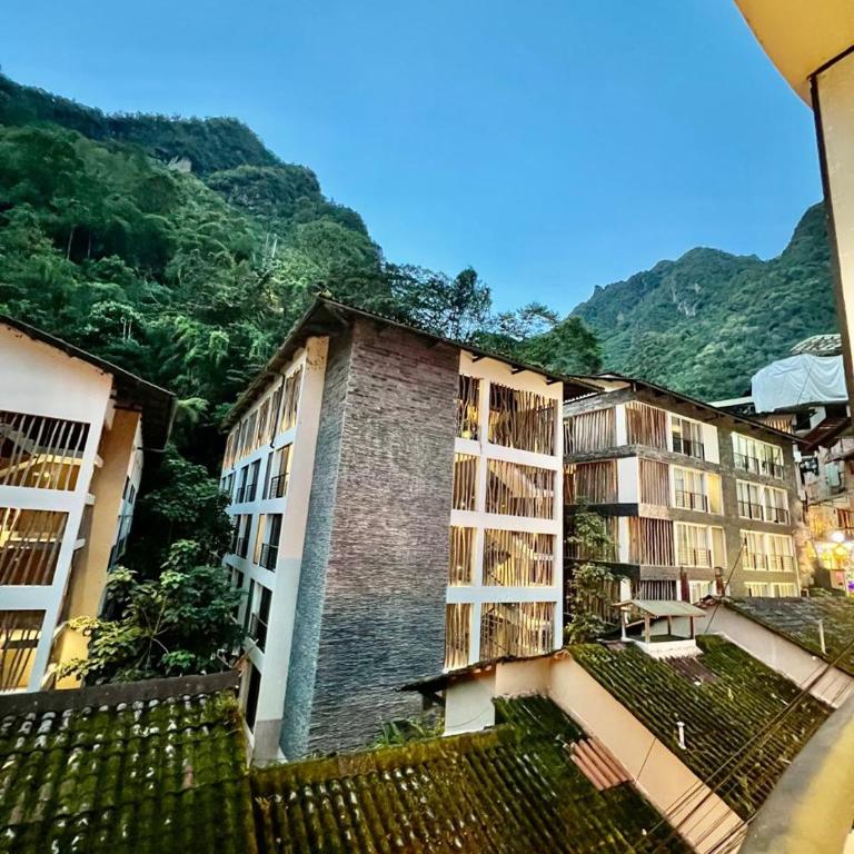PisonayMapiHotelBoutique - Habitación con cama extragrande y vistas a la montaña - 1
