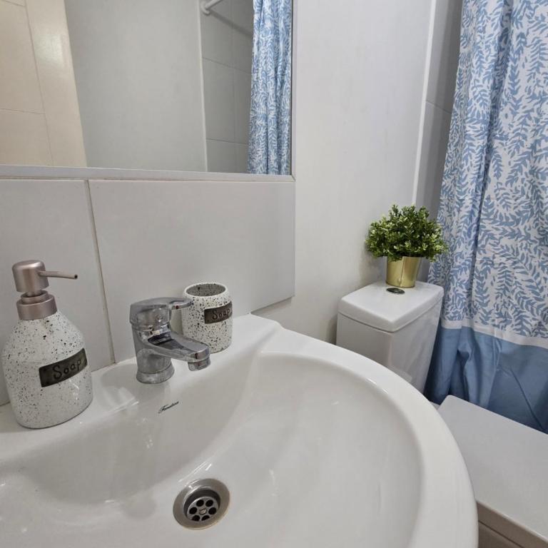 Nuevo Elegante y Amplio depto 3 dormitorios - Three-Bedroom Premium Apartment with Balcony - 19