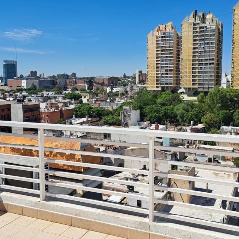 Dpto Nuevo Balcón con Asador Terraza propia con vista a sierras Cochera sin costo Pileta Seguridad 24 hs Av Colón Alberdi Ubicación estratégica H Clínicas Kempes Shopping Carlos Paz - Apartamento de 1 dormitorio - 24